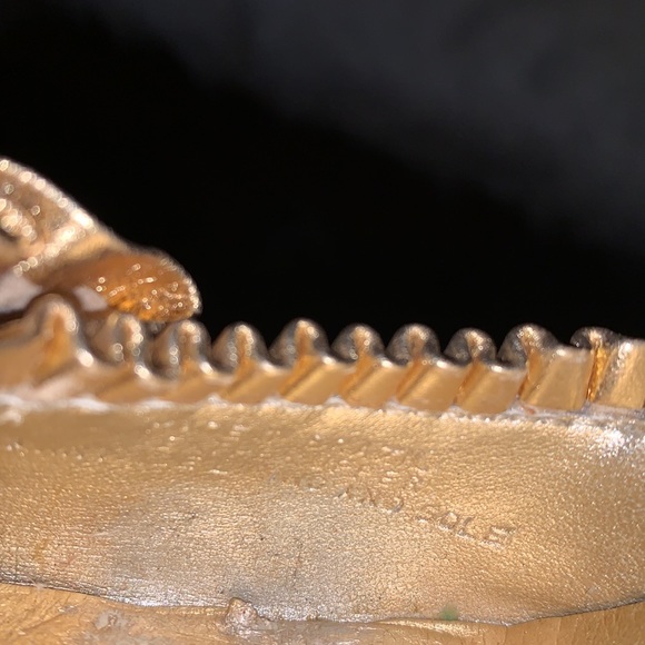 BCBGIRLS Gold Tone Pumps Heels Bow and Ruched Front Pointy Toe Leather - Picture 10 of 10